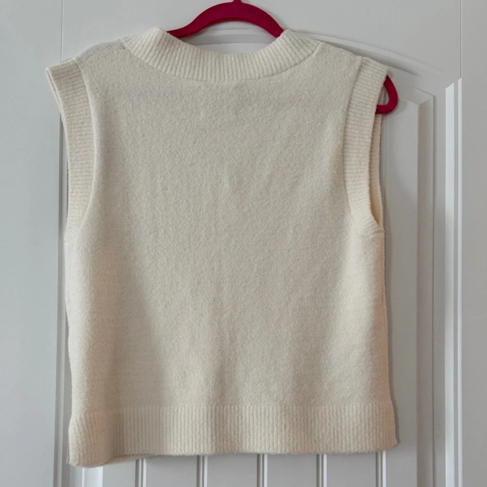 Ivory Sleeveless Sweater Vest - Picture 2 of 3